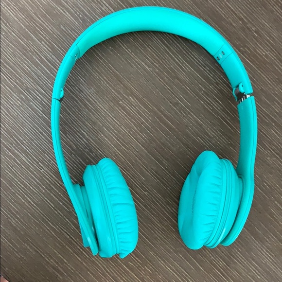 Beats By Dre Headphones - Picture 2 of 4